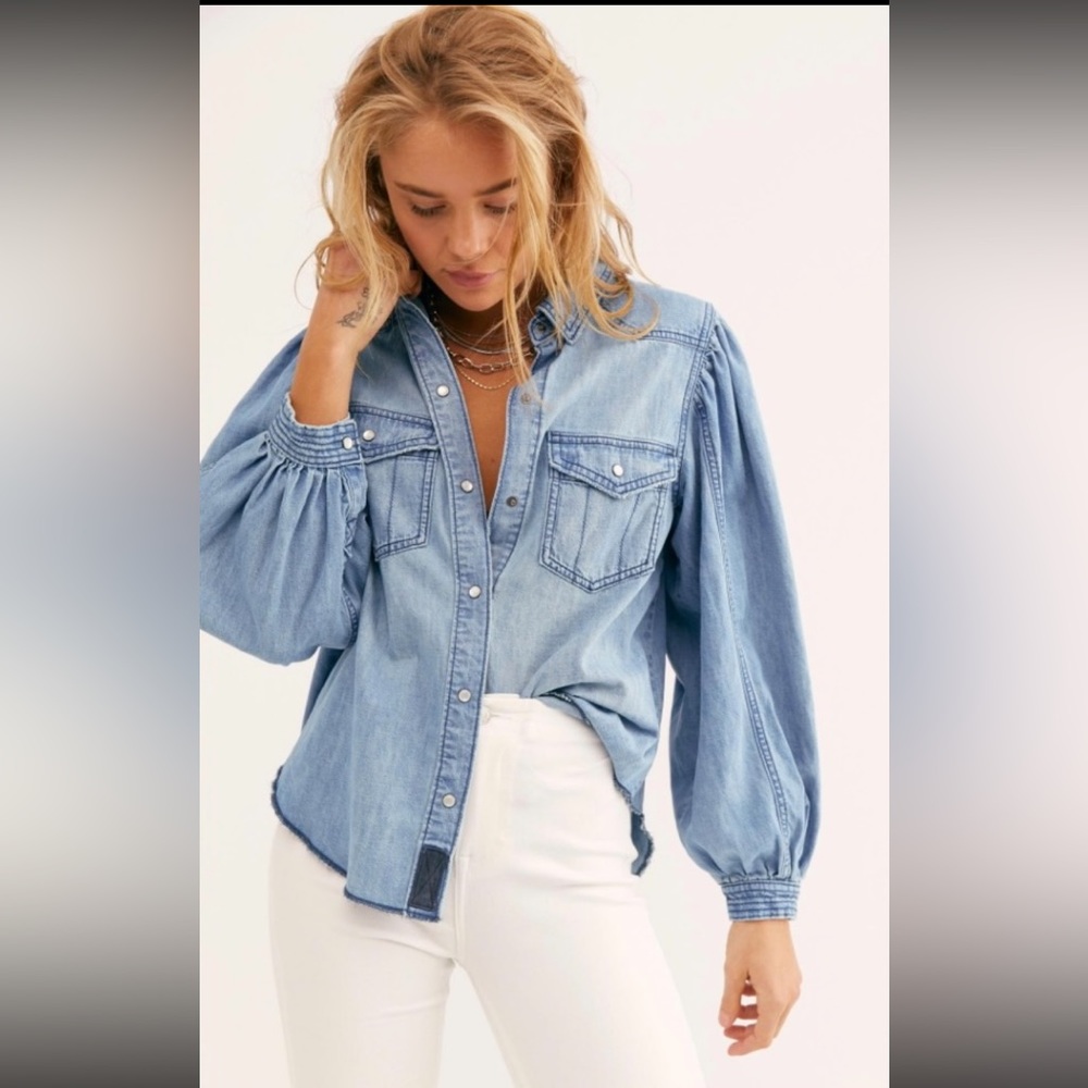 WE THE FREE WITH LOVE DENIM TOP size XS